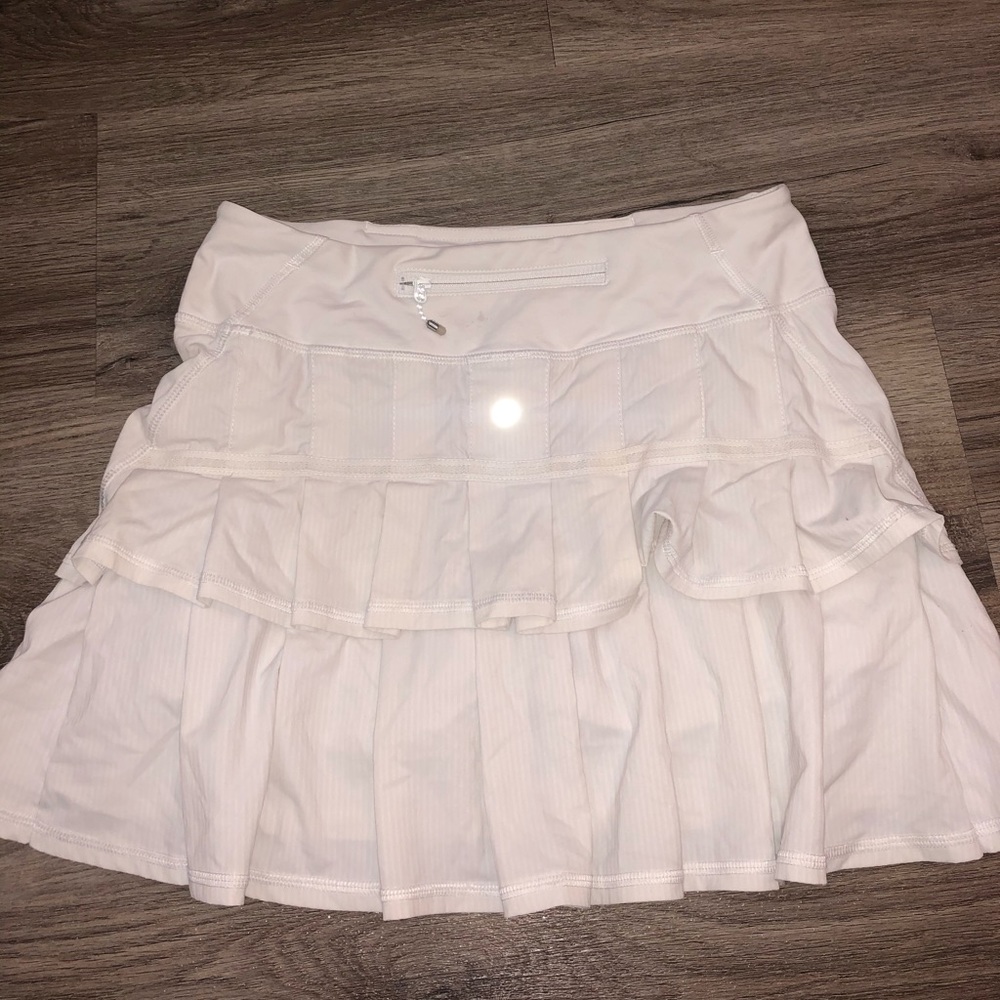 White lulu lemon tennis skirt